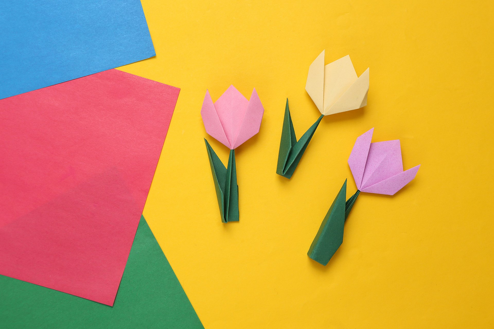 Crafty Creations: 10 Easy Paper Flower Projects